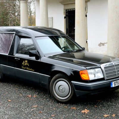 Transport auto väike